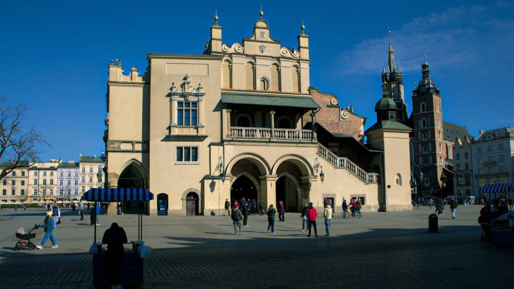 Krakow budget travel guide: the Main Market Square and St Mary Basilica