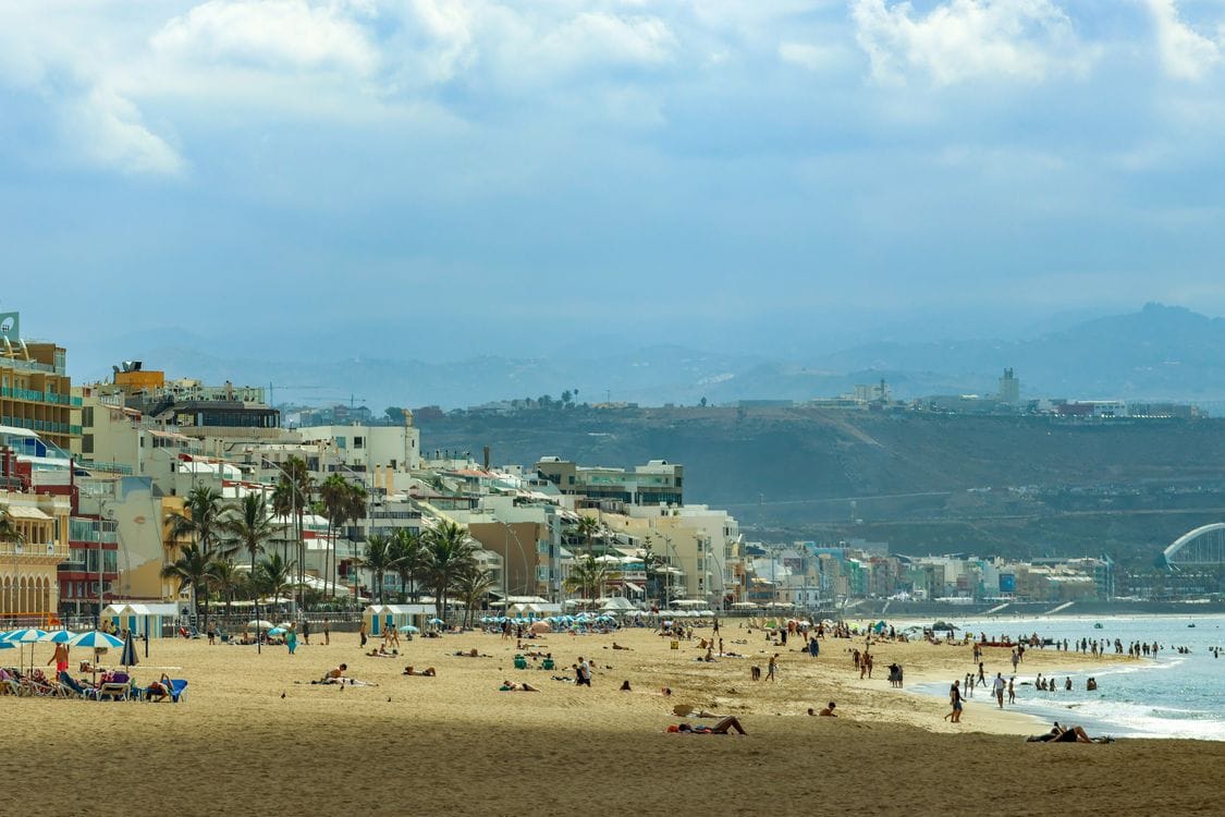 Las Canteras beach in Las Palmas de Gran Canaria, the island's 3km urban beach, free to use and easily reached by bus from the south