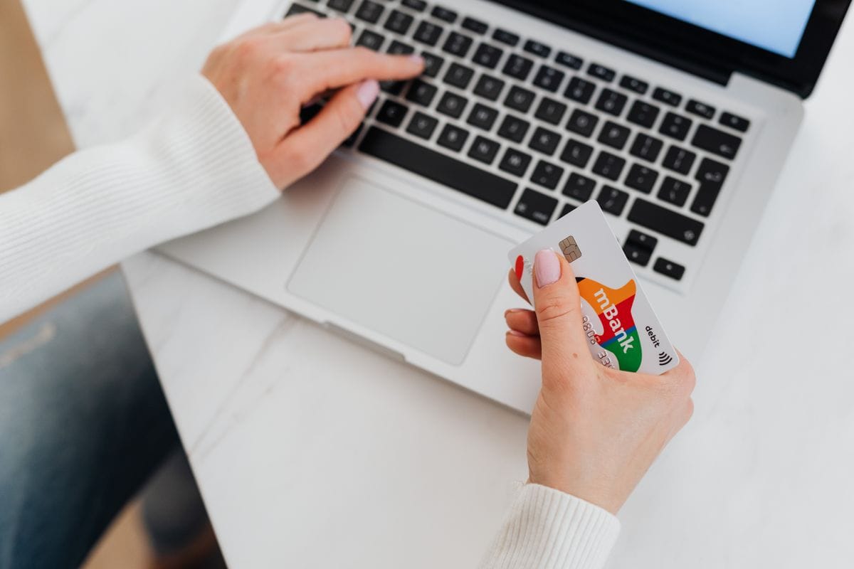 Paying for a flight online with a credit card