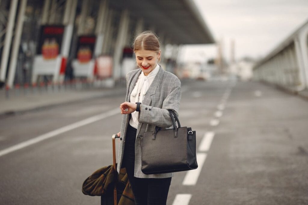Checking the time before heading to bag drop: how early to arrive at the airport depends on the airline
