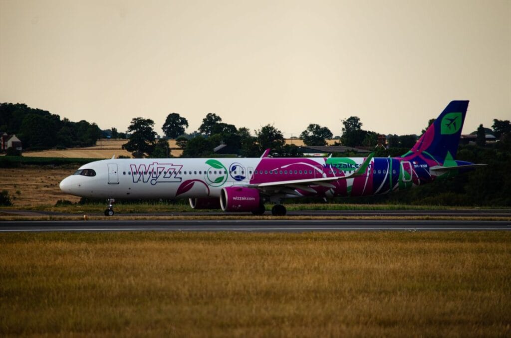 A Wizz Air Airbus A321neo taxiing at London Luton Airport: Wizz Air checked baggage has no single fixed price