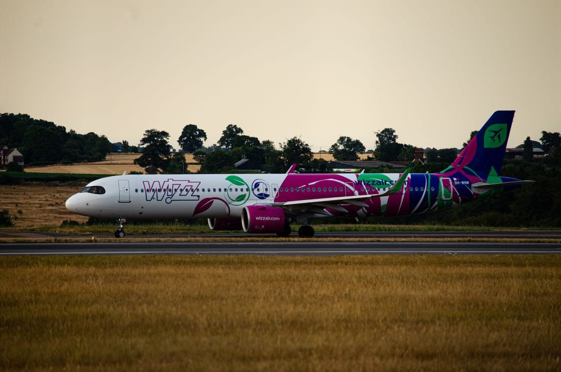 A Wizz Air Airbus A321neo taxiing at London Luton Airport: Wizz Air checked baggage has no single fixed price