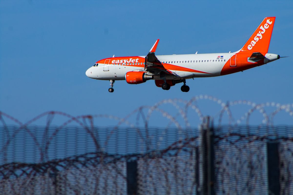 An easyJet Airbus A320 coming in to land against a clear blue sky